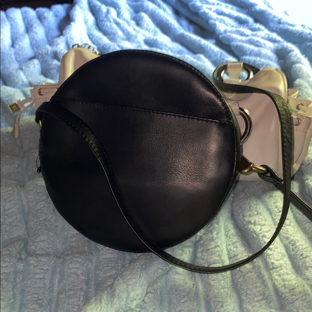 Le Donne Black Leather Circle Crossbody Bag